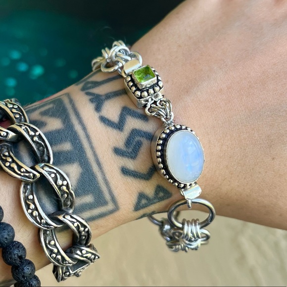 Handmade green peridot & moonstone maille link boho gemstones bracelet - Picture 10 of 15